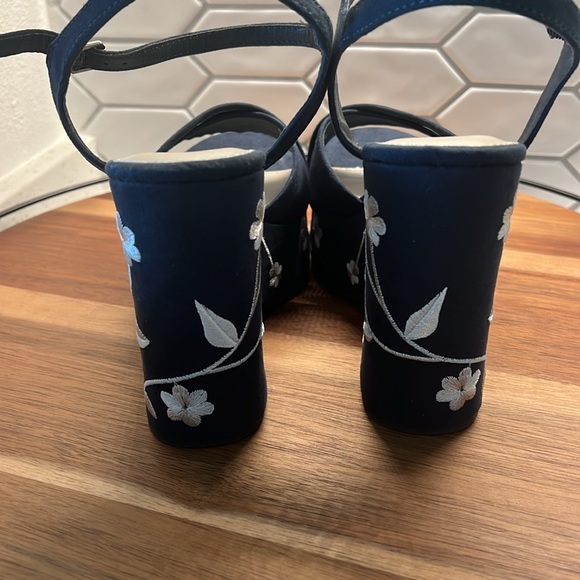 MIA Platform Embroidered Wedges ( size 8.5 ) - Picture 3 of 9